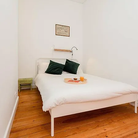 Spacious Flat With Terrace Near Av Liberdade Lisboa
