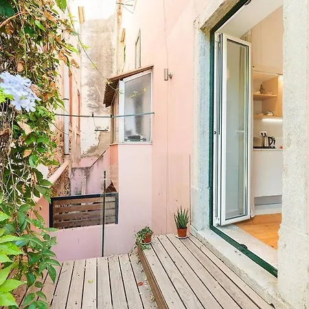 Spacious Flat With Terrace Near Av Liberdade Διαμέρισμα Lisboa